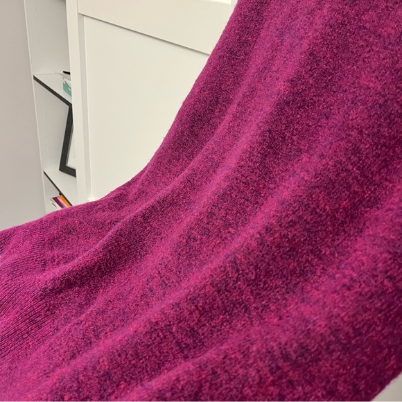 Banana Republic Sweater - Picture 4 of 7